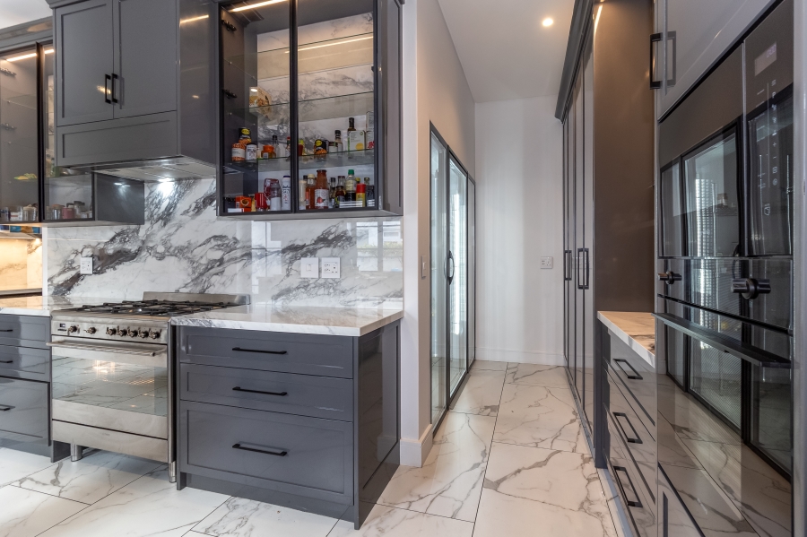 5 Bedroom Property for Sale in Val De Vie Estate Western Cape